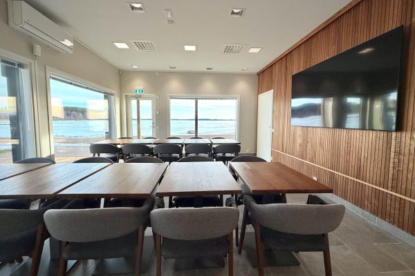 rantasaunan kabinetti järvinäkymä